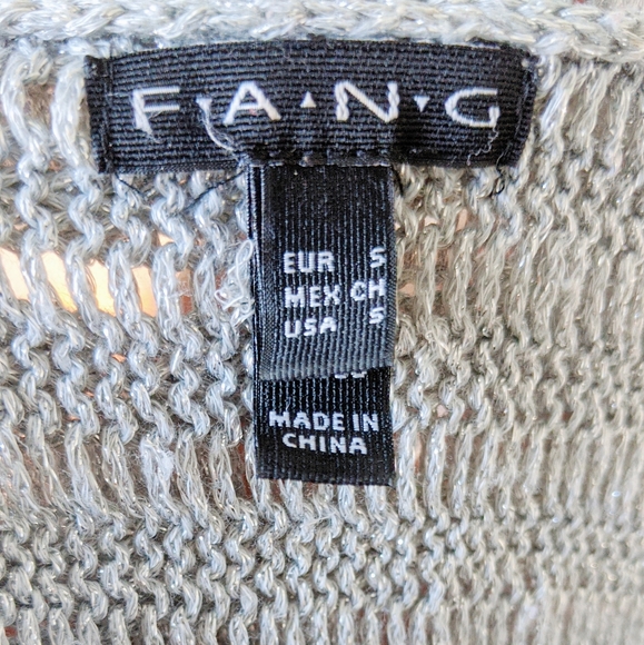 $$$ F.A.N.G Knitted silver ribbed sparkly blouse - Picture 3 of 7